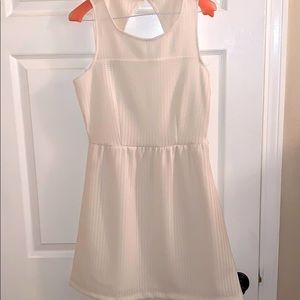 Beautiful white Wyatt sleeveless knit mini dress